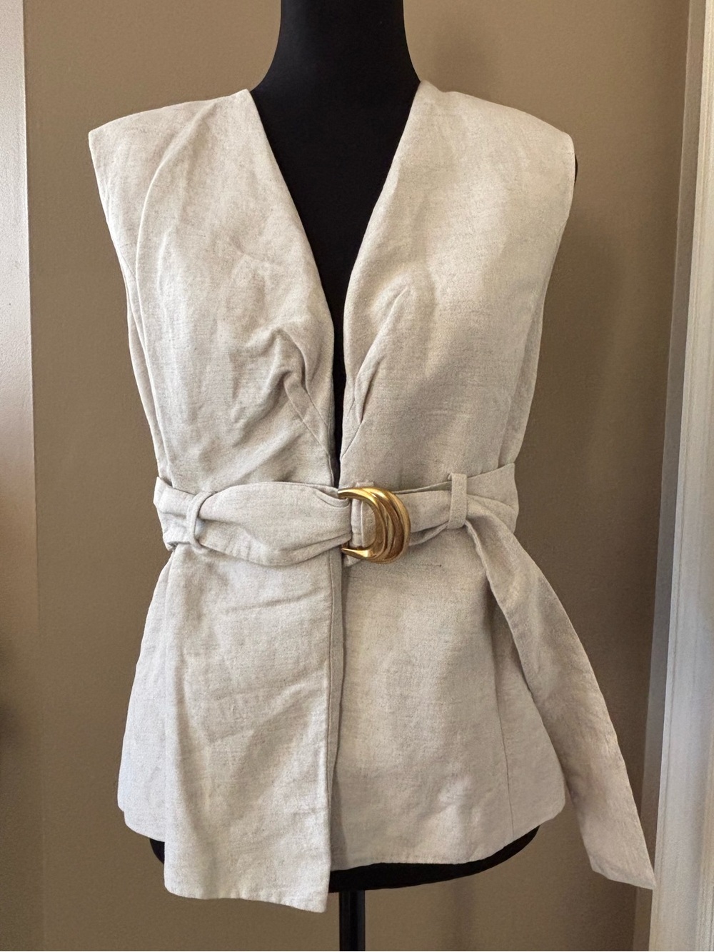 Donna Karan Cream Sleeveless Wrap Top with Gold Buckle - Picture 6 of 11